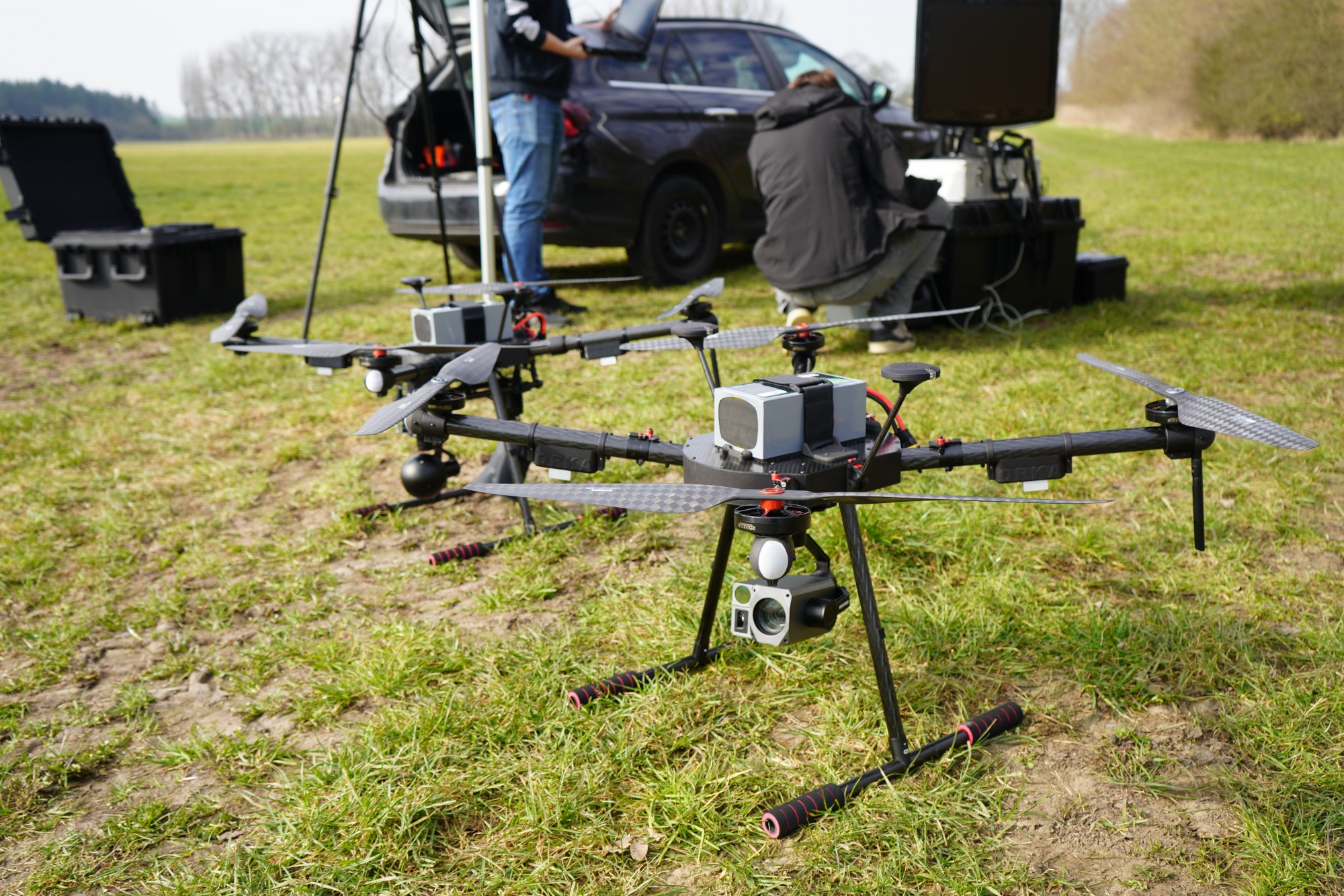 Aktuelle Themen Realisierung einer Drohne mit Radar-Antennen. Es gilt, eine Drohne für den Einsatz in der Lawinenrettung mit einem Leichtbau-Antennensystem auszurüsten. Zu untersuchen sind der Einfluss des Antennensystems auf die Flugeigenschaften der Drohne und die Identifizierung der optimalen Montageposition am UAV. Auf Basis dieser Erkenntnisse soll dann die mechanische Montageeinrichtung…