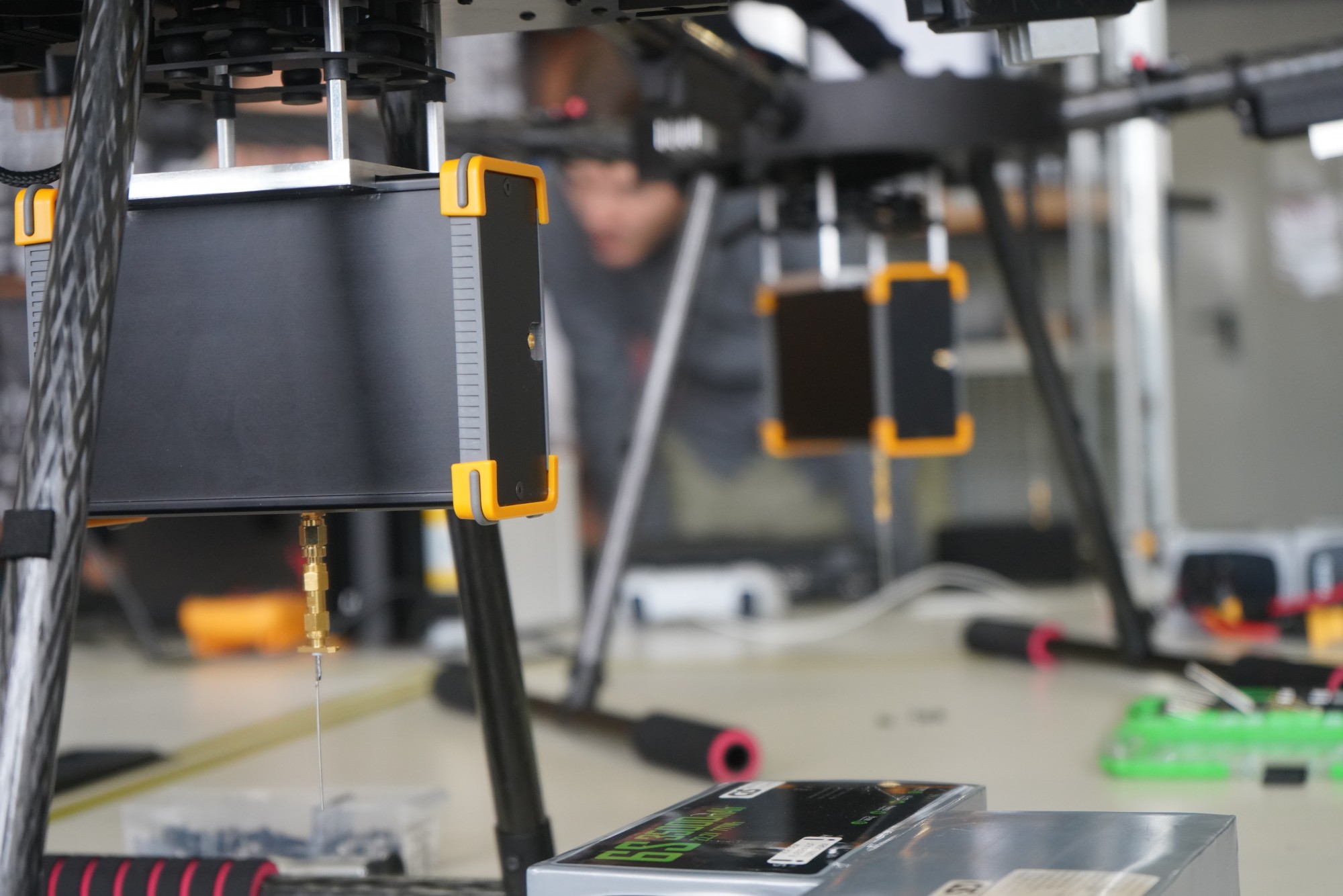 Das sind wir! Die CiS GmbH ist ein deutscher Drohnen- und Softwarehersteller mit Sitz in Rostock. Wir sind Ansprechpartner für spezialisierte Drohnenlösungen in Industrie, Wirtschaft und Öffentlichkeit. Von der mechanischen Konzeption über Steuerungsalgorithmen bis hin zur Planungssoftware entwickeln und fertigen wir alle Produkte in unserer hauseigenen Produktionsstätte vor Ort. Seit…