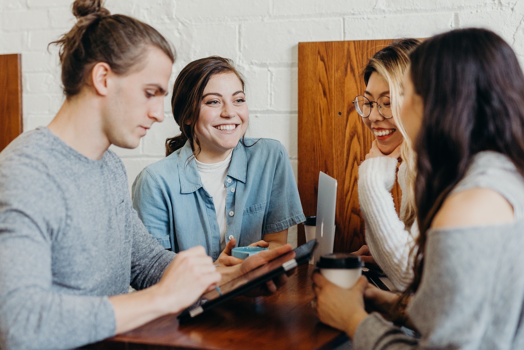 Abschlussarbeiten für Studenten Bei uns bekommst du die Chance, an realen Drohnenprojekten mitzuwirken und deine Ideen direkt in die Praxis umzusetzen. Wir bieten dir immer wieder aktuell ausgewählte Themenfelder – von Sensorik und Regelungstechnik bis hin zu KI und autonomem Flug.