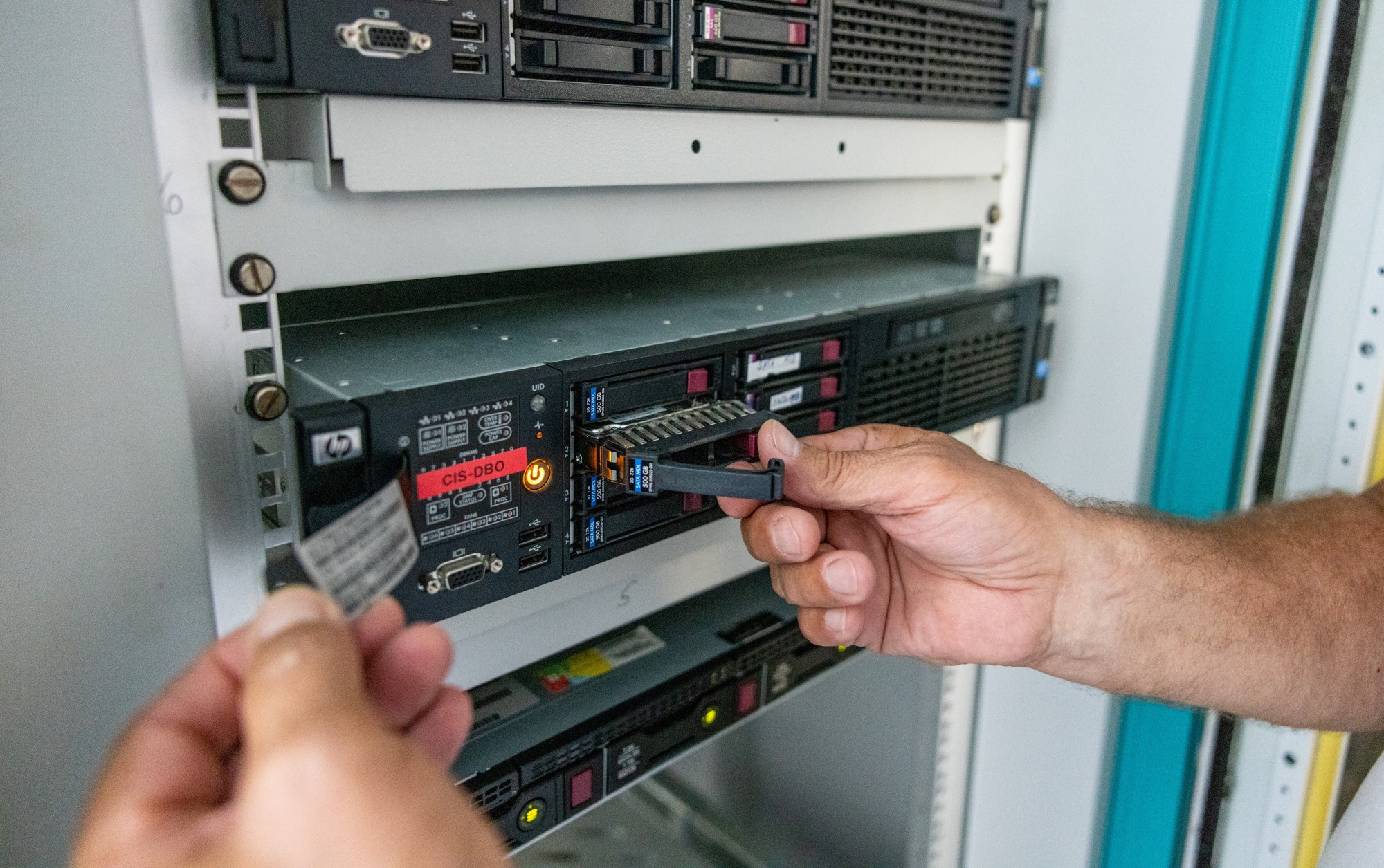 Das erwartet dich: Server- & Infrastruktur-Betrieb: Du betreust unsere Server- und Netzwerkinfrastruktur und sorgst daf&uuml;r, dass WLAN, Firewalls und VPN-Verbindungen stabil, sicher und zuverl&auml;ssig laufen. IT-Sicherheit & Schutz: Du begleitest die Umsetzung unserer Sicherheitsstandards und unterst&uuml;tzt bei der Pflege der eingesetzten Verschl&uuml;sselungsl&ouml;sungen. Cloud- & Plattform-Support: Im Microsoft 365 Admin Center&hellip;