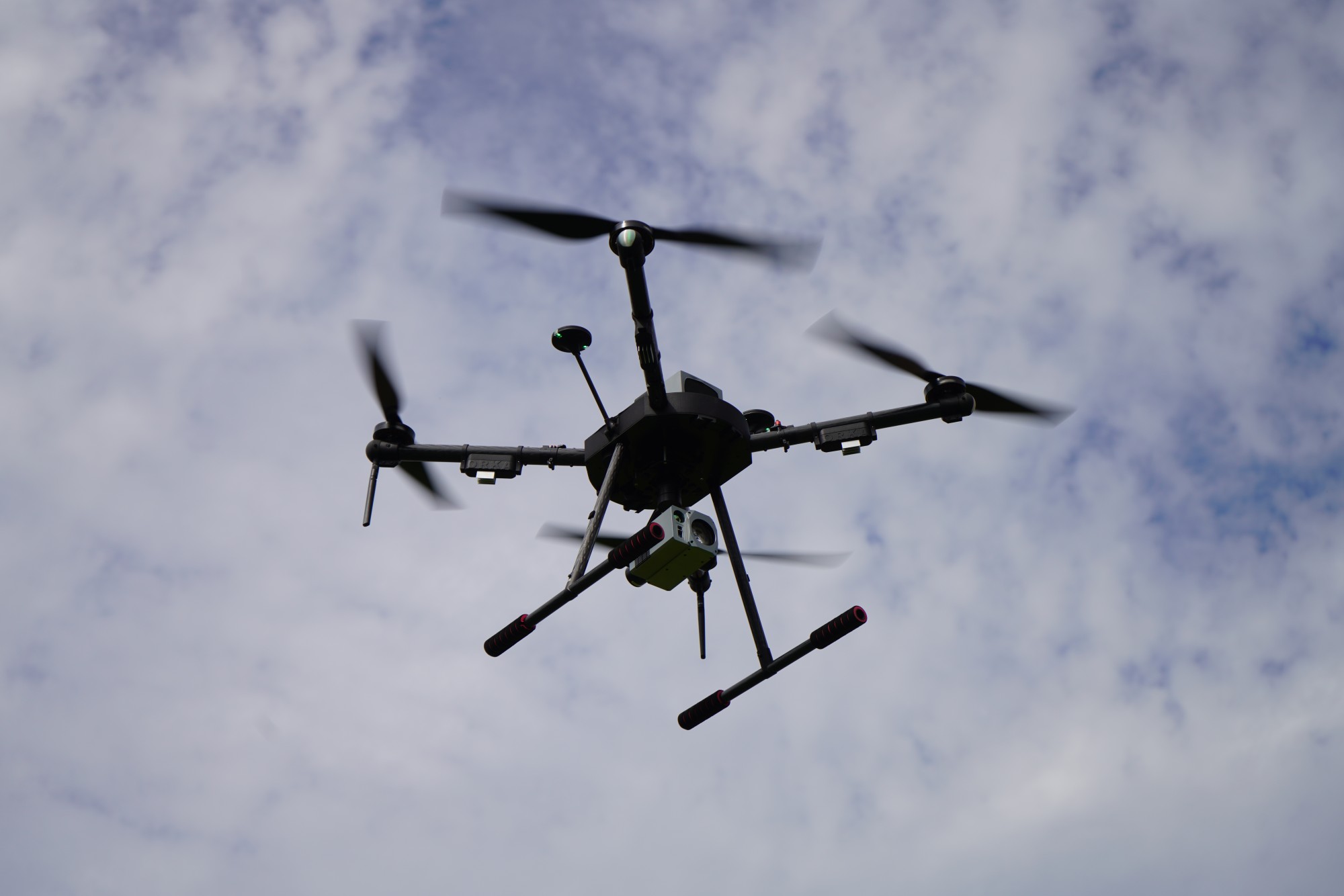 Unbemannte Flugsysteme Deutscher Drohnenhersteller mit Fokus auf Sicherheit, Vermessung und industrielle Inspektionen im Innen- und Aussenbereich.